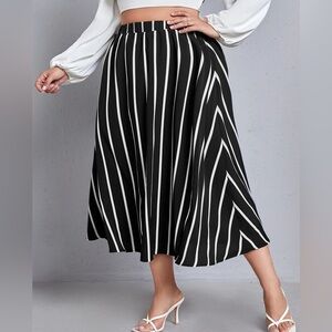 Roz & Ali Dressbarn navy and white striped elastic flare mazi skirt size X large